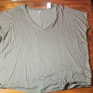 NWT Express Deep V Neck Relaxed Oversized Tee Shirt Olive Green Sz Medium